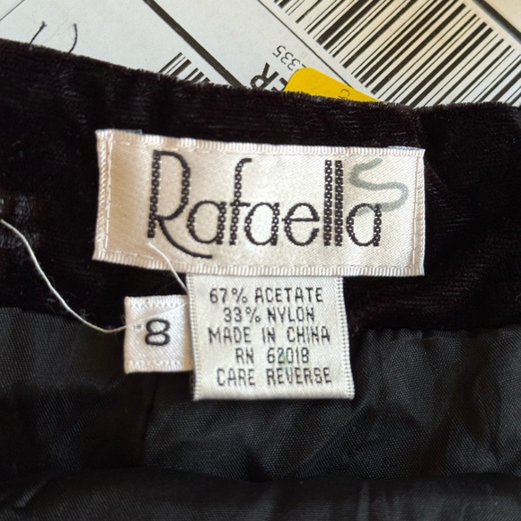 Vintage “Rafaella” black velvet skirt / size 8 - Picture 3 of 3